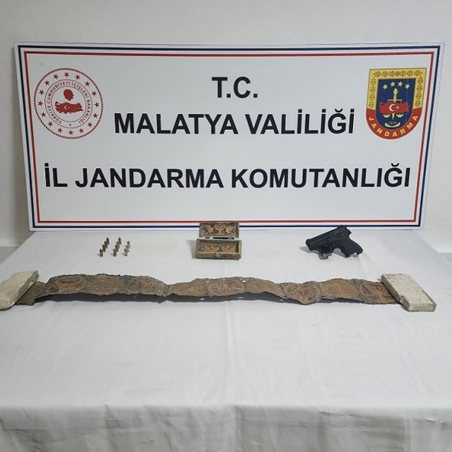 Malatya'da tarihi eser olduğu değerlendirilen parşömen ele geçirildi