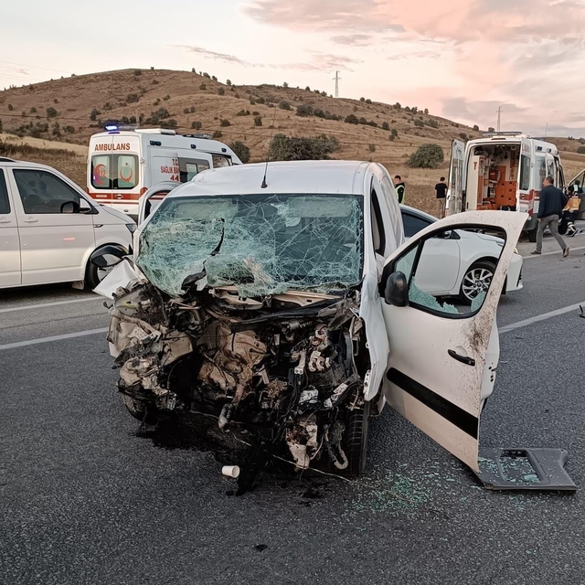 Erzincan'da iki aracın çarpışması sonucu 1 kişi öldü