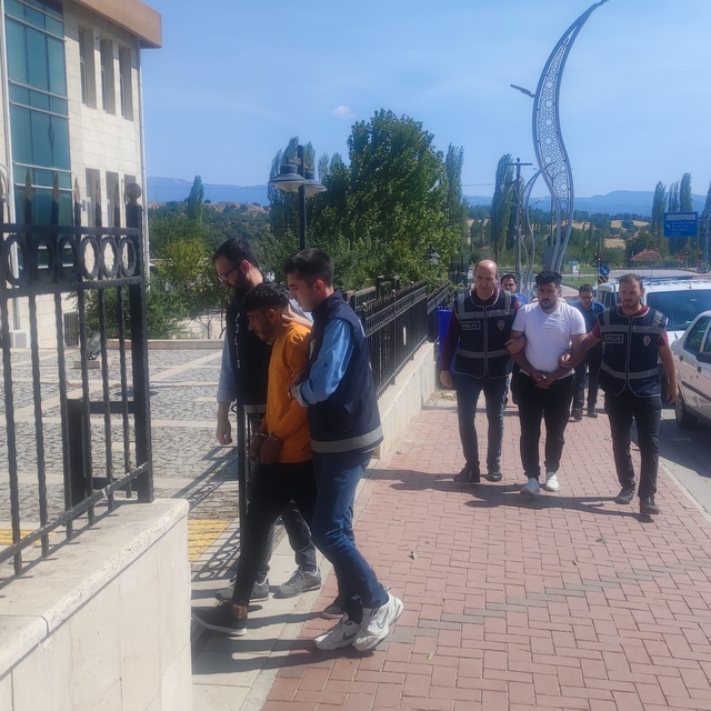 Kütahya'da bir emekliyi telefonla dolandıran 3 şüpheli yakalandı