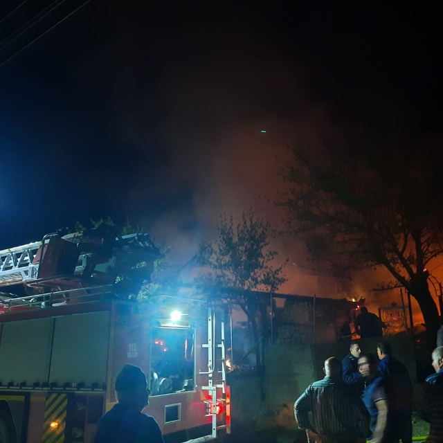Saraydüzü ilçesinde çıkan yangında bir ev kullanılamaz hale geldi