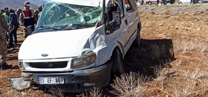 Van'da devrilen minibüsteki 7 kişi yaralandı