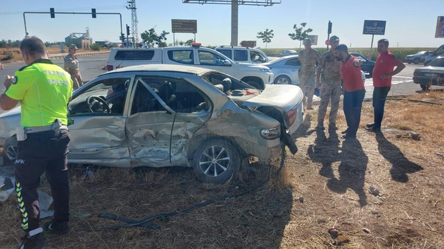 Şanlıurfa'da iki otomobilin çarpıştığı kazada 1 kişi öldü, 5 kişi yaralandı