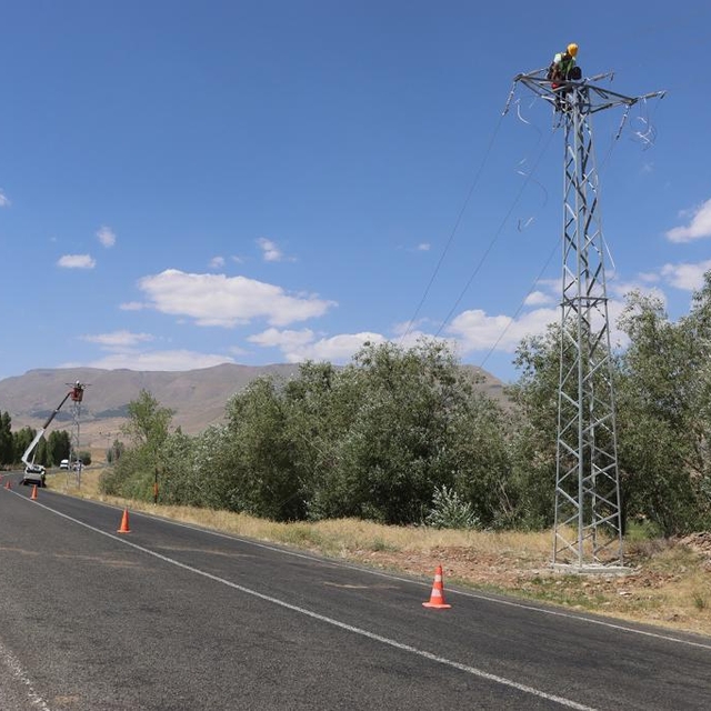 VEDAŞ Muş'ta kırsal bölgelere yatırımlarını sürdürüyor