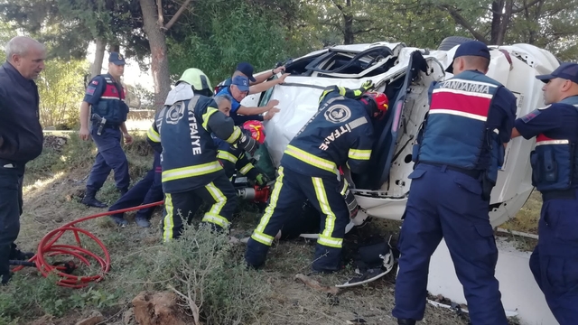 Denizli'de otomobil ile elektrikli bisikletin çarpıştığı kazada 3 kişi öldü