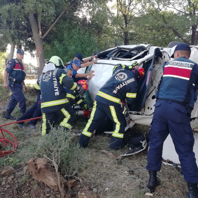 Denizli'de otomobil ile elektrikli bisikletin çarpıştığı kazada 3 kişi öldü