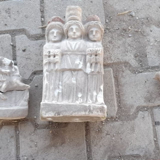 Afyonkarahisar'da mezar kazısında Roma dönemine ait tarihi eserler bulundu