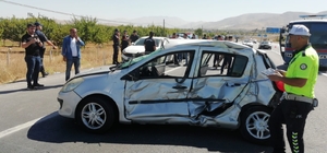 Malatya'da cezaevi aracıyla otomobil çarpıştı, 1 ölü, 4 yaralı