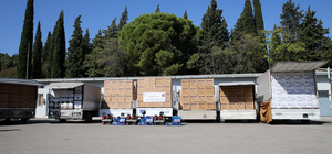 Manisa'da 10 kamyonet dolusu kaçak tütün ve tütün ürünü ele geçirildi