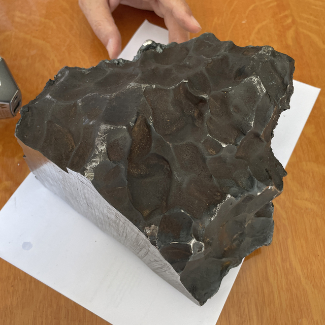 Ağrı'ya 42 yıl önce düşen gök taşı Fırat Üniversitesinde yeniden inceleniyo...