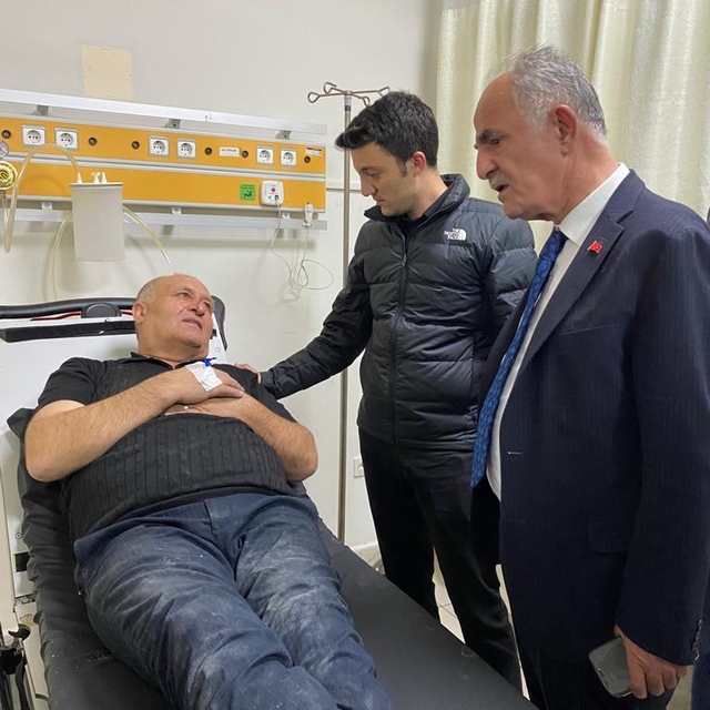 GÜNCELLEME - Erzurum'da yolcu otobüsü traktöre çarptı, 2 kişi öldü 18 kişi...