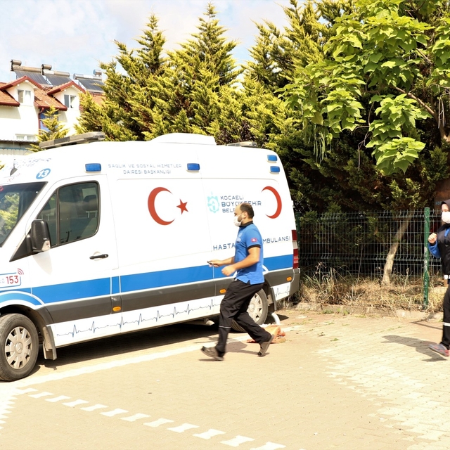 Kocaeli sahillerinde görev yapan cankurtaranlar 2 bin 197 kişiyi boğulmakta...