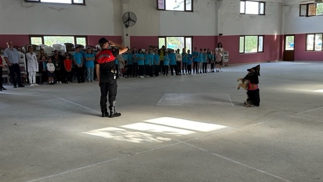 Edirne'de jandarmadan öğrencilere yönelik bilgilendirme eğitimi