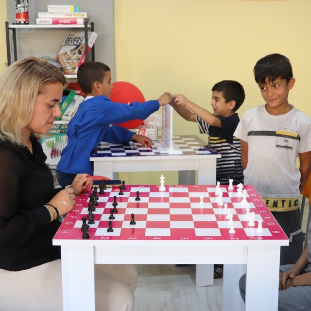 Manisa'da vefat eden öğretmenin anısı 11 yıl önce görev yaptığı Siirt'te ya...