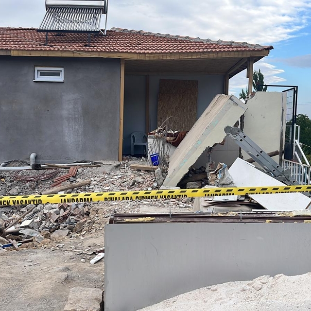 Malatya'da enkaz altında kalan bir kişi yaralandı
