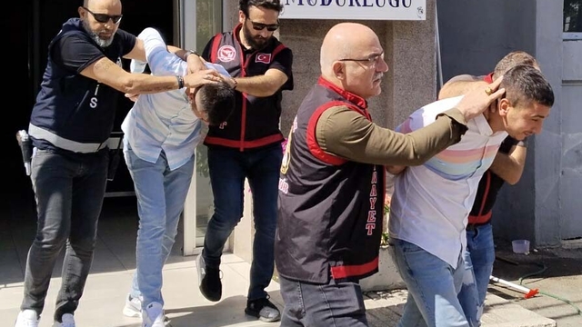 Husumetlilerin markette başlayıp hastane önünde süren silahlı kavgasında 2 tutuklama