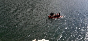 Baraja düşen kamyonetin sürücüsünün cansız bedeni bulundu