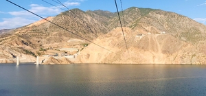 Yusufeli Belediye Başkanı Eyüp Aytekin, zipline yaparken mahsur kaldı