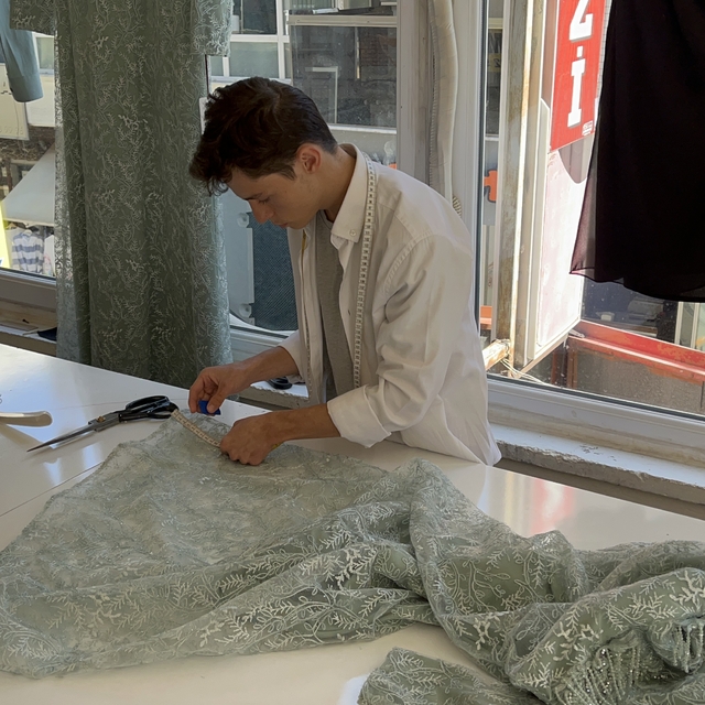 "Yılın çırağı" seçilen 18 yaşındaki Emre,  kendi işini kurmayı hedefliyor