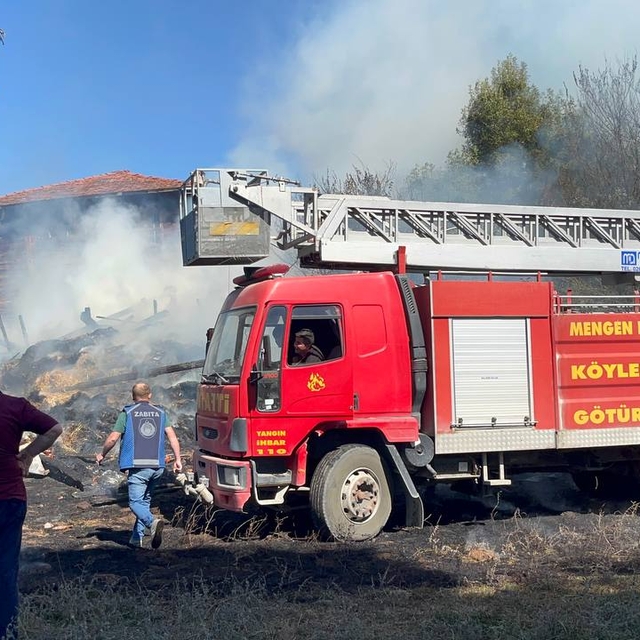 Mengen'de çıkan yangında samanlık kullanılamaz hale geldi