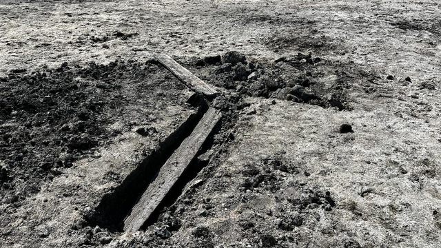 Eğirdir Gölü kıyısında tarihi eser olduğu tahmin edilen bazı parçalar bulundu