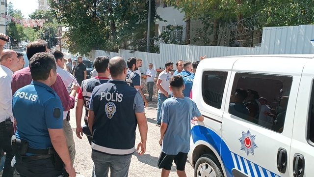 Siirt'te CHP İl Kongresi'nde arbede yaşandı