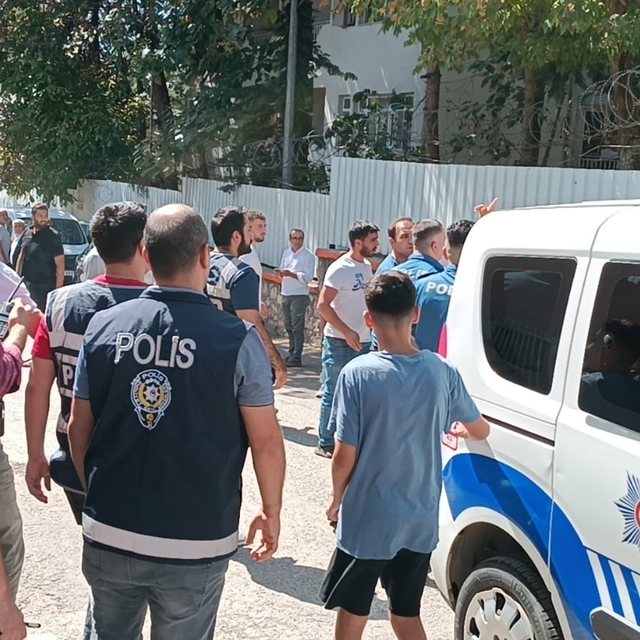 Siirt'te CHP İl Kongresi'nde arbede yaşandı