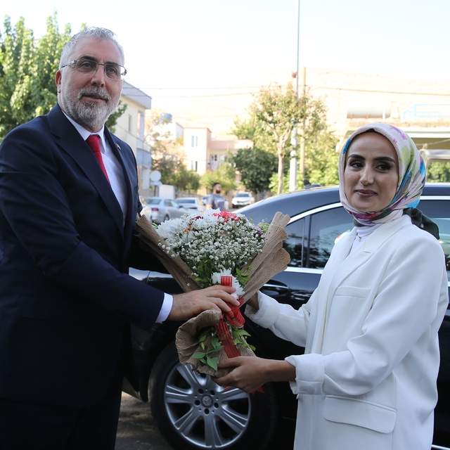 Bakan Işıkhan, Mardin'in Dargeçit ve Midyat ilçelerini ziyaret etti