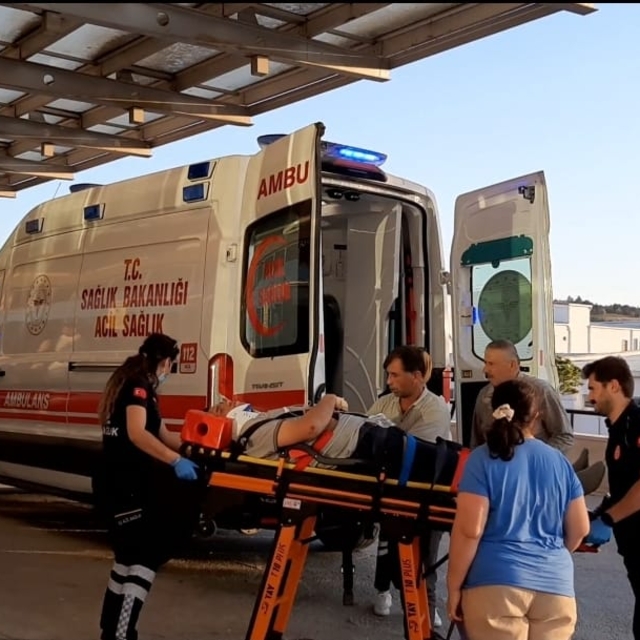 Çorum'da devrilen traktörün sürücüsü yaralandı