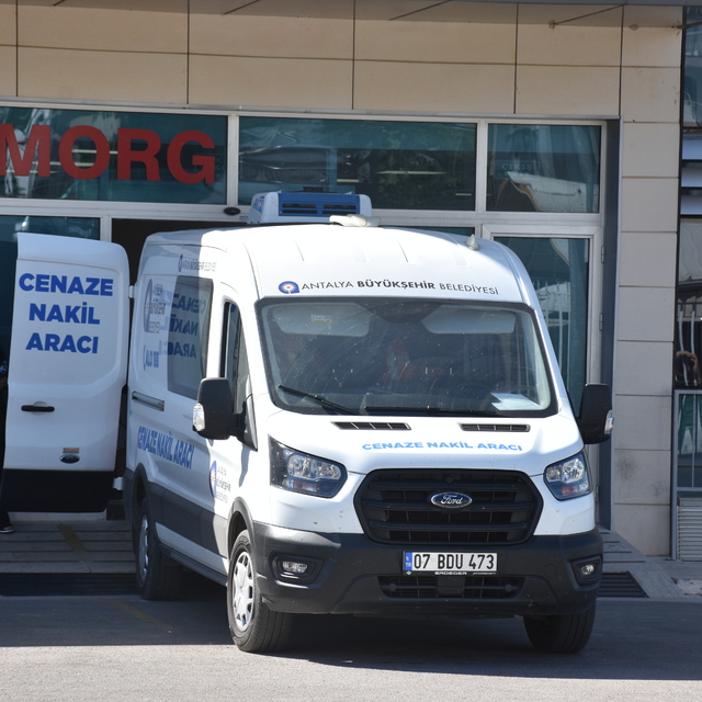 Silindir makinesinin altında kalan sürücünün cenazesi ailesine teslim edild...