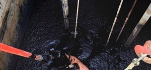 Arıtma tesisi kimyasal atık havuzuna düşen 2 işçiden 1'i öldü