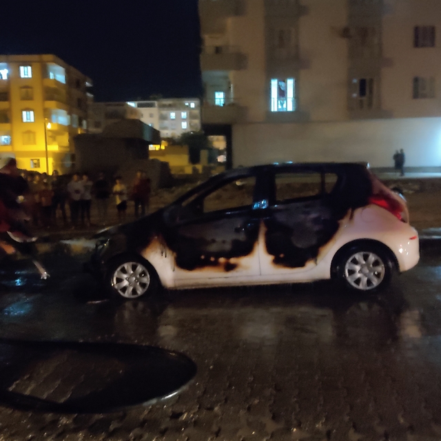 Şanlıurfa'da seyir halindeki otomobil yandı