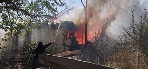 Suşehri'nde müştemilatta çıkan yangın hasara neden oldu