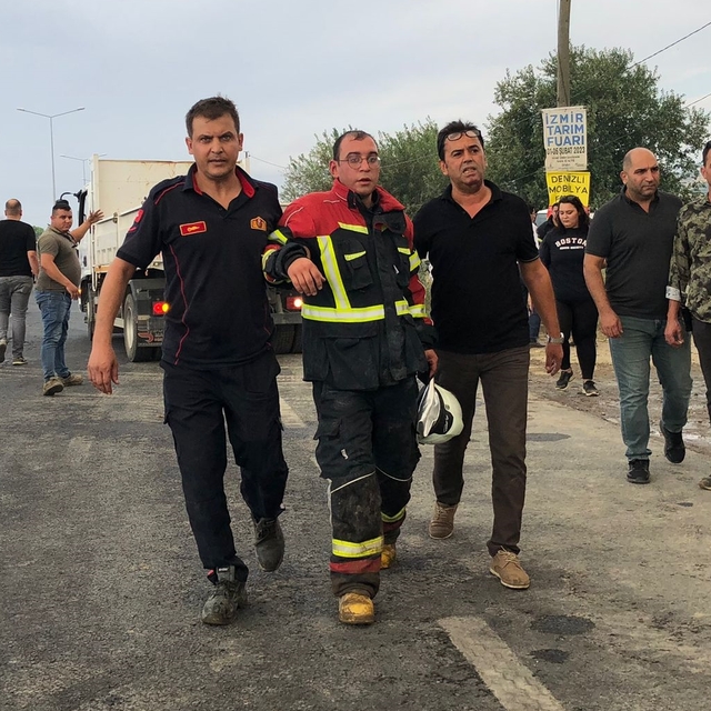 Aydın'da incir işleme tesisinde çıkan yangın hasara neden oldu