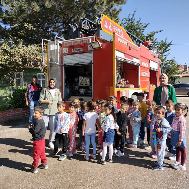 Aydıncık Anaokulu öğrencileri itfaiye müdürlüğünü ziyaret etti