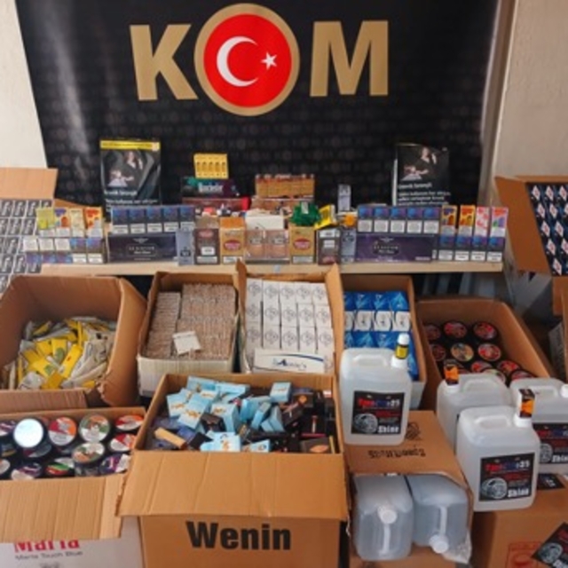 İzmir'deki kaçakçılık operasyonlarında 17 şüpheli yakalandı