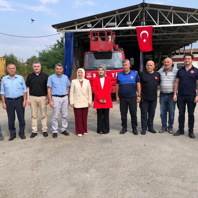 Karapürçek'te itfaiyeye kutlama ziyareti