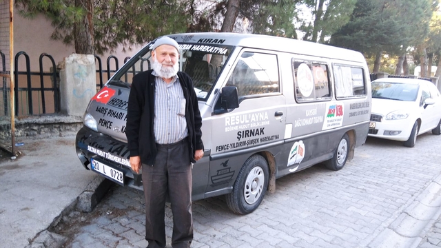 "Elmacı Dede" Suriye'deki çocuklara kırtasiye malzemelerini ulaştırmak için yola çıktı