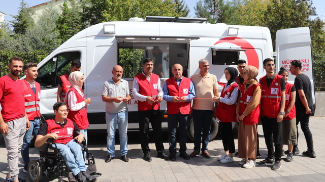 Türk Kızılay'dan Siirt'e mobil ikram aracı desteği