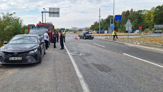Kırıkkale'de iki otomobilin çarpıştığı kazada 3 kişi yaralandı