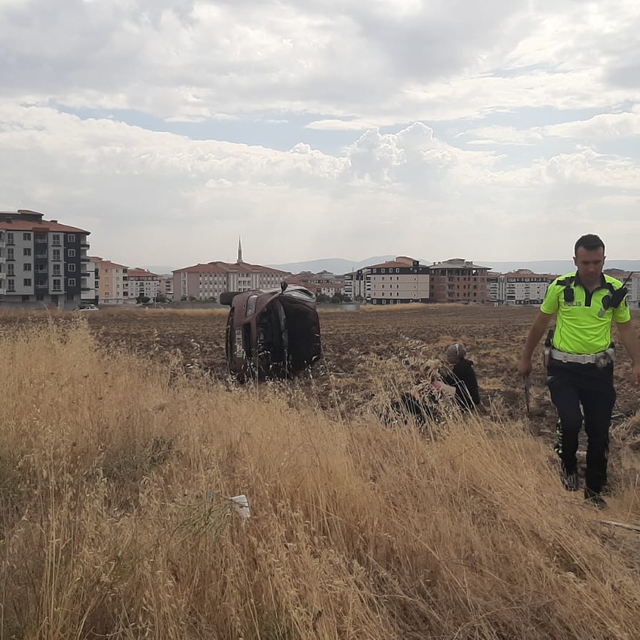 Çorum'da devrilen otomobilin sürücüsü yaralandı