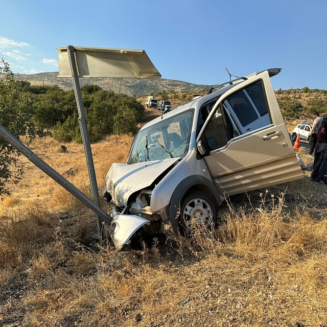 Elazığ'da iki hafif ticari aracın çarpışması sonucu 9 kişi yaralandı