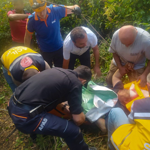 Zonguldak'ta mağaraya düşen kişi ekiplerce kurtarıldı