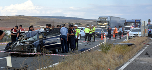 Kırıkkale'de vinç ile otomobilin çarpıştığı kazada 2 kişi öldü, 1 kişi yara...