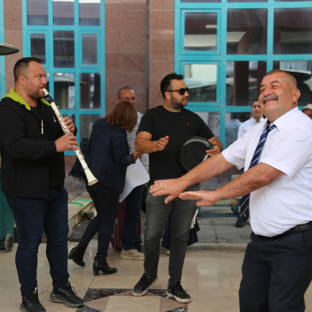 Tokat'a gelen üniversite öğrencilerine klarnet ve darbukalı karşılama progr...