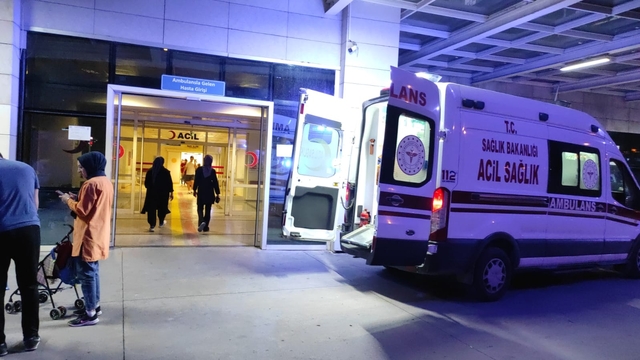 Siirt'te virajı alamayan kamyonetin devrilmesi sonucu 6 kişi yaralandı