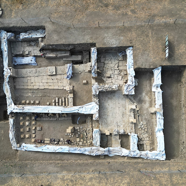 Satala Antik Kenti'ndeki kazıda çok kollu şamdan bulundu