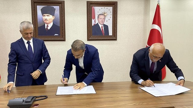 "Kardeş kent" Gaziantep'ten Çıldır Gölü için 3 milyon liralık destek