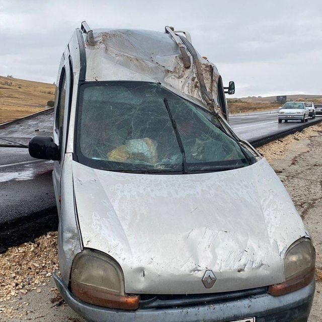 Çorum'da otomobille hafif ticari araç çarpıştı, 4  kişi yaralandı
