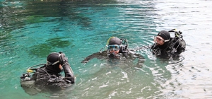 Sivas Valisi Şimşek ve balık adamlar "doğal akvaryum"u temizledi