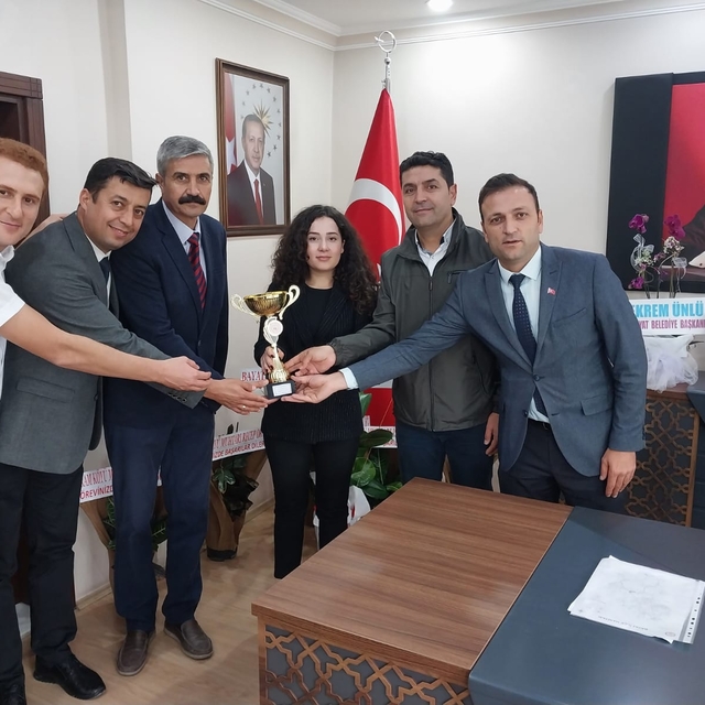 Bayat Kaymakamı Seher Söyler, şampiyon voleybolcuları kabul etti
